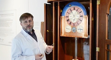 Das Aufziehen der astronomischen Kunstuhr von Hermann Goertz